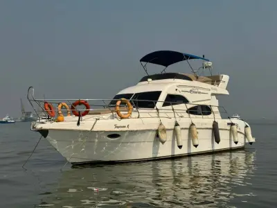 Vari 44's bow with the Taj Mahal Palace Hotel visible behind